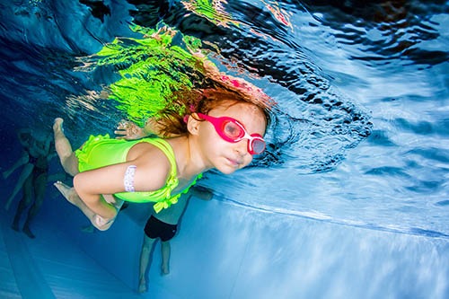 Reportage en piscine : bbs nageurs et apprentissage natation enfant - Frdric LECHAT, photographe professionnel subaquatique.